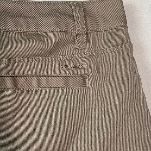 Volcom Women's Brown Cargo Shorts - Picture 4 of 4